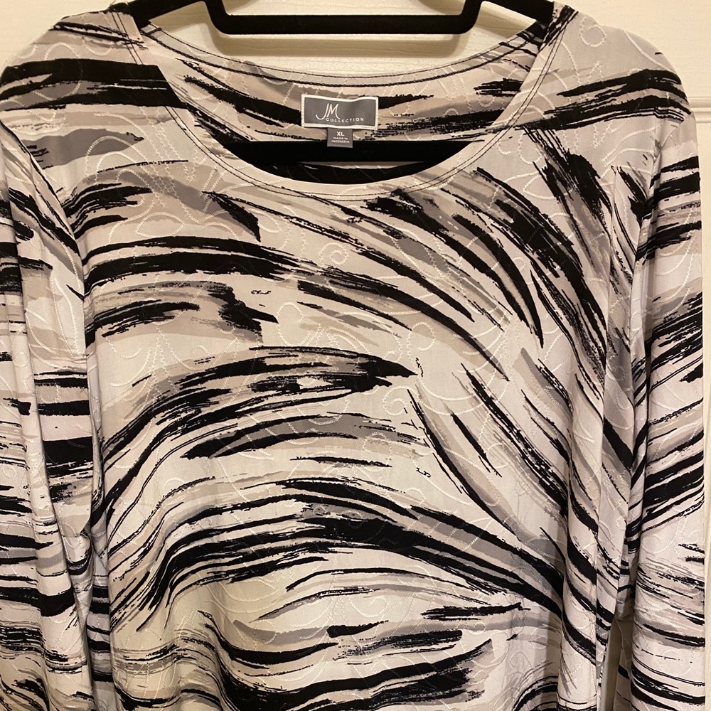 Brand new black and white blouse